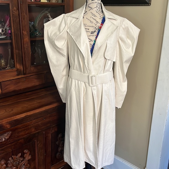 Faux Leather Single Breasted White trench w Statement Sleeve - Picture 13 of 15